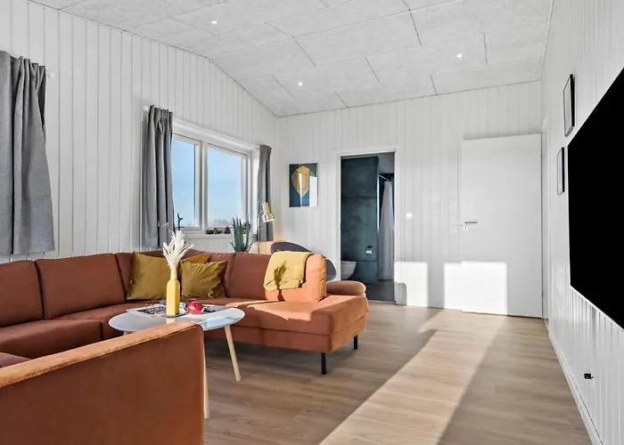 5 Bedroom Beautiful In *